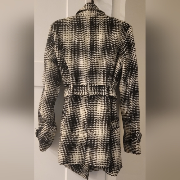 Beautiful BCX Short Trench Coat - Picture 2 of 3